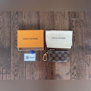 Great condition Louis Vuitton LV Key Pouch in Damier Ebene with box for sale